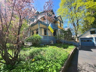 21 Howard St, Brattleboro, VT 05301