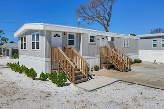 3280 Holly Ave, Grove City, FL 34224