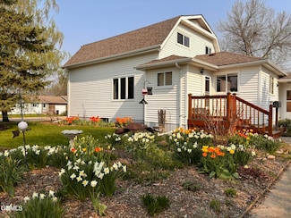 1183 4th St S, Carrington, ND 58421