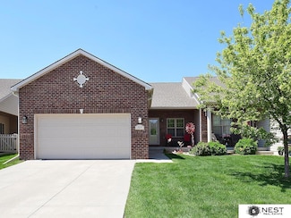 7615 Greycliff Dr, Lincoln, NE 68516