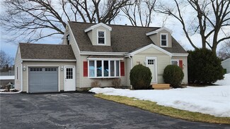 208 Oakwood Ln, Webster, NY 14580