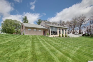 5620 Ridgeline Dr, Quincy, IL 62305