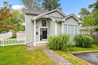 2 Wood Ave, Port Monmouth, NJ 07758