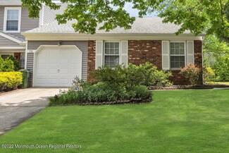 78 Oak Ln, Eatontown, NJ 07724