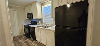 120 Mulberry Unit 120, Belleville, MI 48111