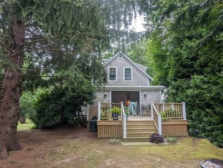 573 Elm St, South Dartmouth, MA 02748