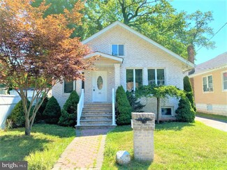 111 Oakley St, Roselle, NJ 07203