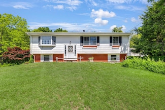 34 Leeside Dr, Carmel, NY 10512