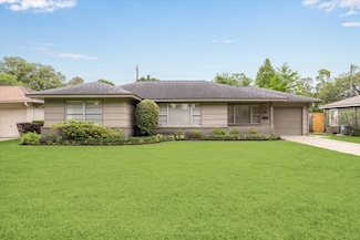 4717 Saxon St, Bellaire, TX 77401