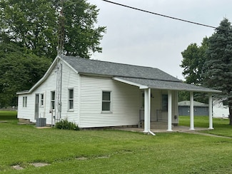 22 Henderson Rd, Nilwood, IL 62672