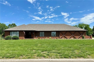 917 Country Club Dr, Butler, MO 64730