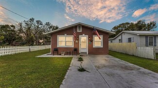 1701 Charles Ave, Plant City, FL 33563
