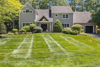 3 Benjamin Ln, Cortlandt Manor, NY 10567