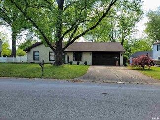 220 S Wedgewood Ln, Carbondale, IL 62901