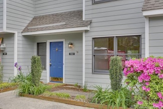 7842 Sunset Dr, Gloucester Point, VA 23072