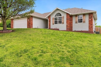 576 S Kingsgate Ct, Nixa, MO 65714