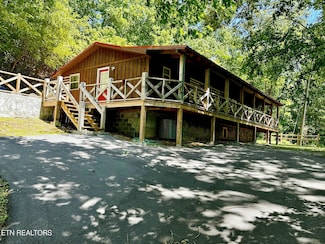 576 Mill Creek Rd, Pigeon Forge, TN 37863