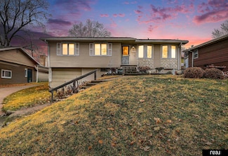 7210 Wood River Dr, Omaha, NE 68157