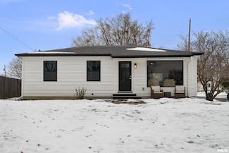 905 Wisconsin St, Le Claire, IA 52753
