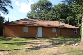 29 Willie Lindsey Dr, Collins, MS 39428