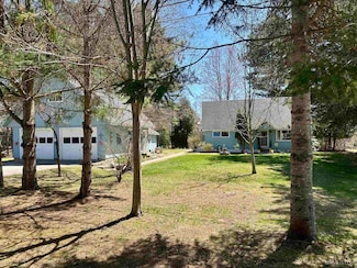 7629 Rivers Bend Dr, Hiawatha Township, MI 49854
