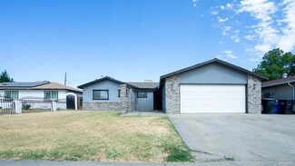 735 Manor Ave, Hanford, CA 93230