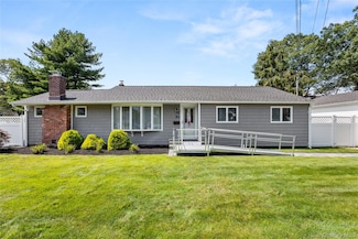 18 Campbell Ln, East Islip, NY 11730