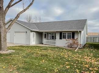 2411 Kenwood Dr SW, Willmar, MN 56201