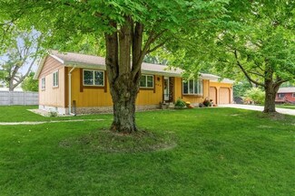 606 Sunrise Ct, Center Point, IA 52213