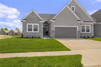 829 NE Algonquin St, Lee's Summit, MO 64064