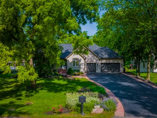 3S635 Mignin Dr, Warrenville, IL 60555