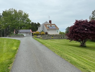 169 Old Albany Rd, Greenfield, MA 01301