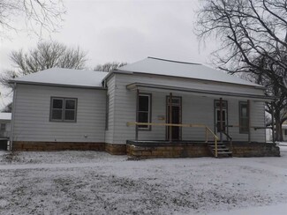 110 N Humbolt Ave, Ellinwood, KS 67526