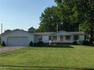 227 7th St SE, Brewster, OH 44613