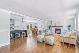 268 Twin Fawn Dr, Hanover, MA 02339