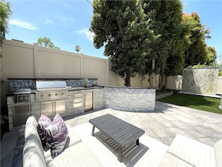 533 Daniel Freeman Cir, Inglewood, CA 90301