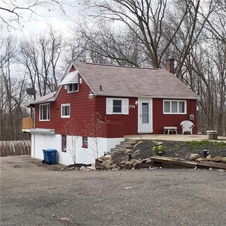 774 W Turkeyfoot Lake Rd, Akron, OH 44319