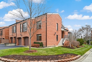 2S719 Williamsburg Ct Unit 45, Oak Brook, IL 60523