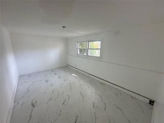 1110 William St, Hewlett, NY 11557