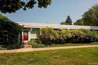 1525 Chateaufort Place, Detroit, MI 48207