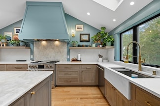 4 Ciaramitaro Ct, Gloucester, MA 01930