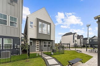 8305 Springwood Creek Ln, Houston, TX 77055