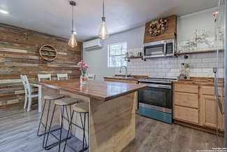 22886 Us Highway 281 S, San Antonio, TX 78264
