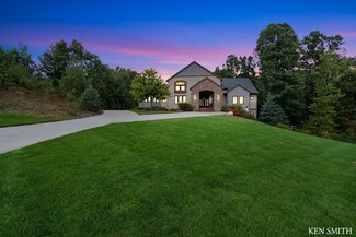 3861 Woodstream Dr, Walker, MI 49534