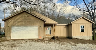 418 N Taylor St, Pleasant Hill, MO 64080