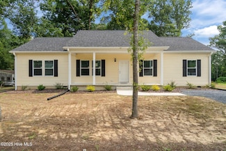 105 Holmes Ln, Robbins, NC 27325