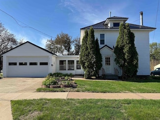 431 E Fayette St, Denver, IA 50622
