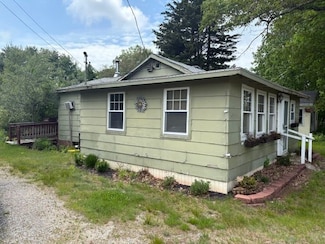 2 Roberge Way, Chepachet, RI 02814