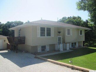 728 E Tolton Dr, Quincy, IL 62305