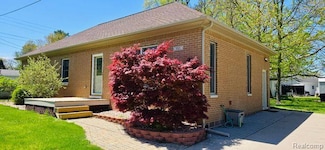 9545 Mcgregor Rd, Pinckney, MI 48169